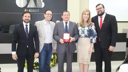 Advogado do Grupo Coringa é homenageado pela OAB Arapiraca