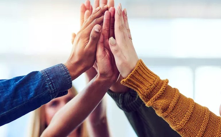 Com 4 gerações juntas, empresas buscam soluções para lidar com os conflitos