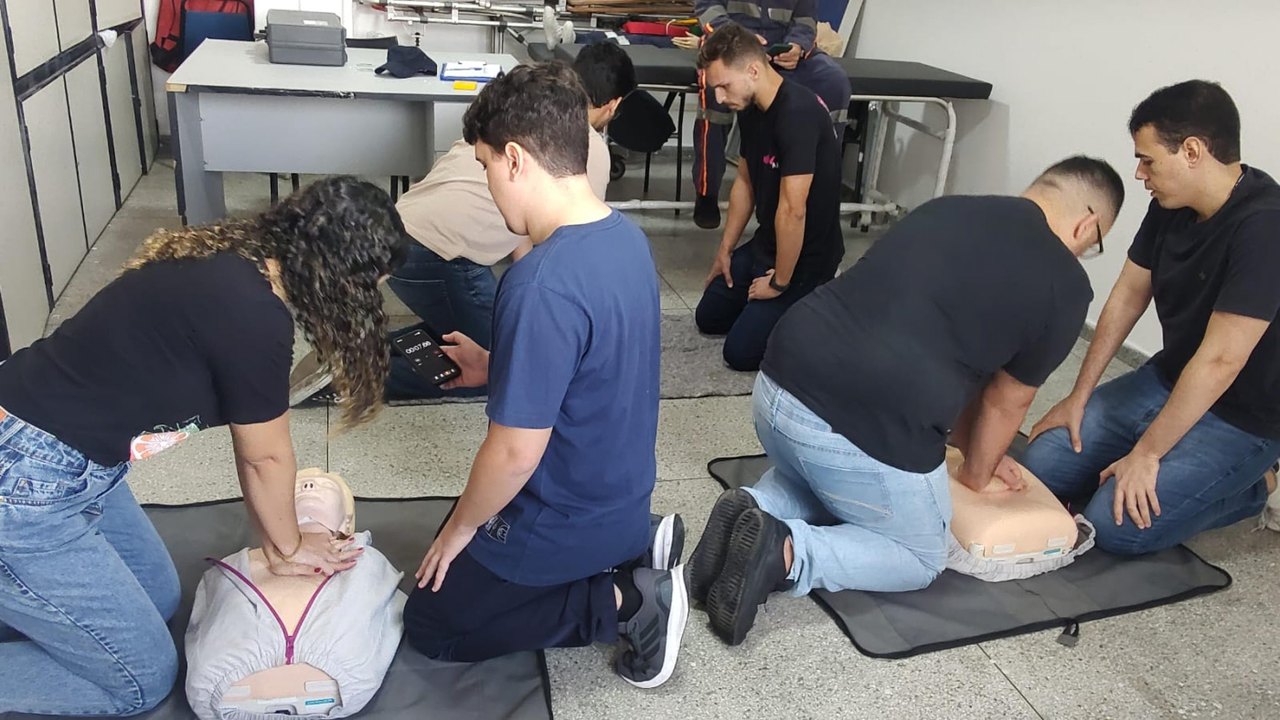 Samu capacita nova turma de acadêmicos de medicina da Uncisal em urgência e emergência