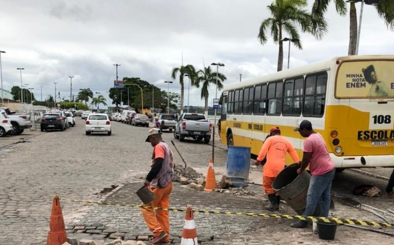 Secretaria de Serviços Públicos recupera ruas de Penedo