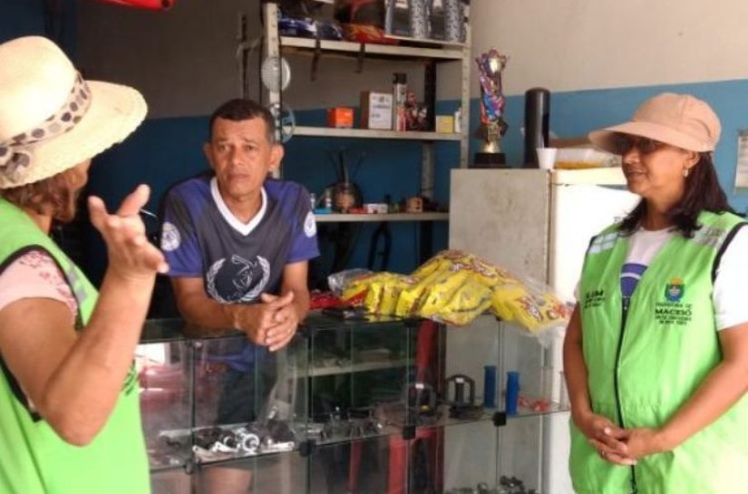 Moradores do Benedito Bentes recebem ação de educação ambiental da Slum