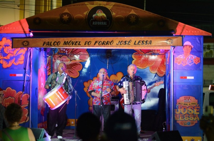 Cultura e alegria marcam noite de famílias com o projeto Palco Móvel no José Tenório