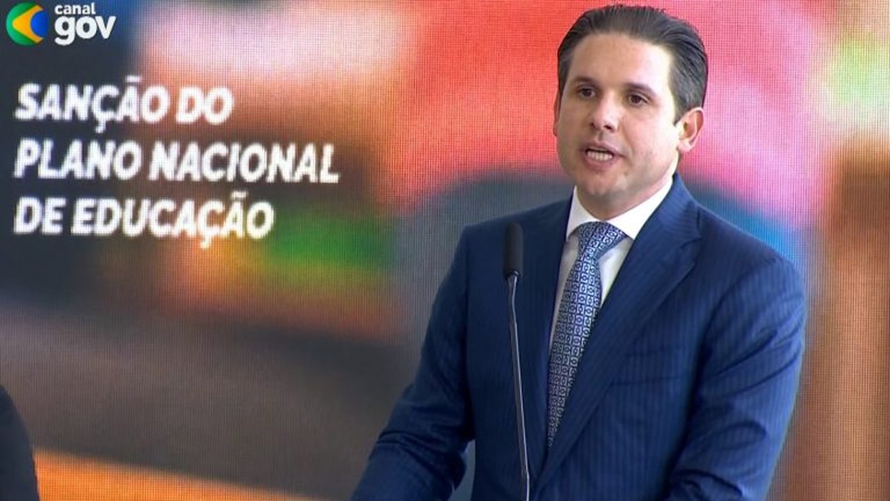 Fim da escala 6x1: Motta se reúne com governo e cúpula da PEC, mas impasse sobre regra de transição segue até segunda-feira