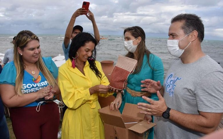 Governador visita set do filme Saraliaeleia em Maragogi durante o governo presente