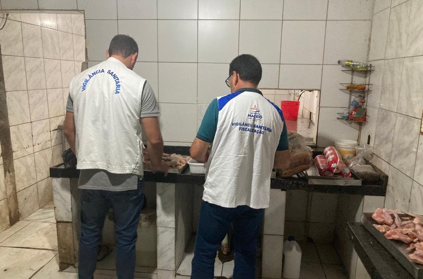 Vigilância Sanitária apreende 90kg de carne estragada e interdita frigorífico