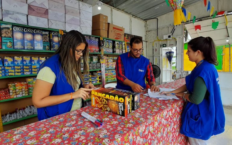 Procon fiscaliza barracas de fogos e de comidas típicas