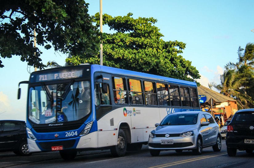 Faixa exclusiva garante agilidade no deslocamento do transporte público
