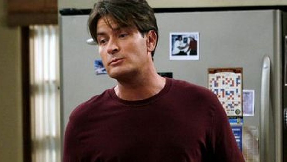Charlie Sheen diz que Two and a Half Men deveria acabar