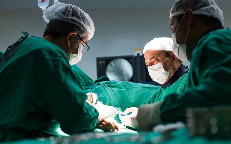 Música na sala de cirurgia acelera recuperação e diminui estresse, aponta estudo