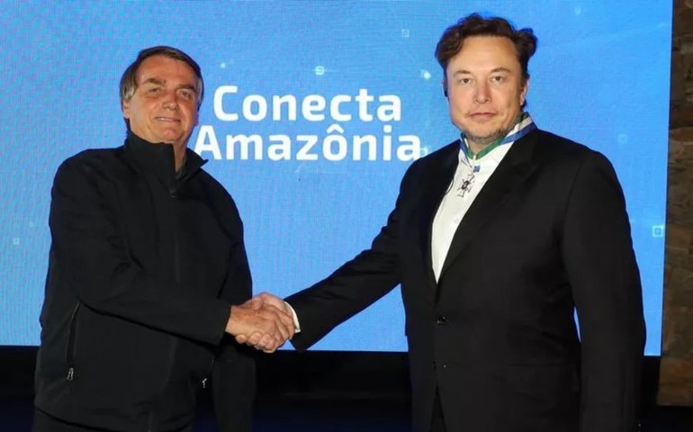 Bolsonaro anuncia parceria com Musk sem previsão de licitação