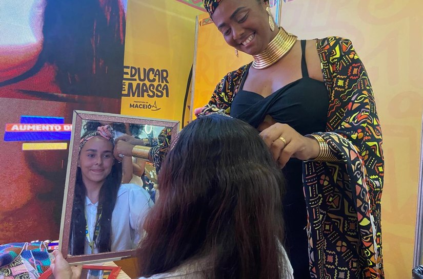 Amarração de turbantes encanta público no estande da Semed