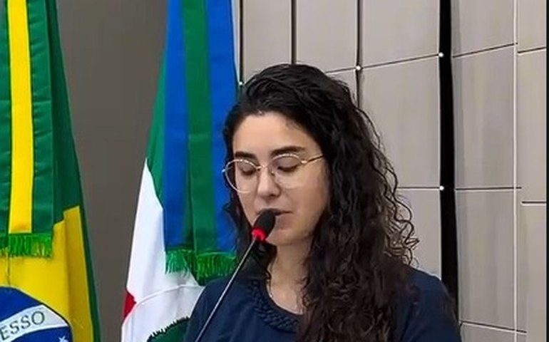 Teca Nelma denuncia caos na coleta de lixo em Maceió e questiona gastos com shows milionários