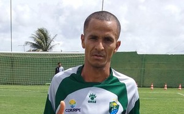 Coruripe apresenta meia Nilson Sergipano para disputa do Estadual
