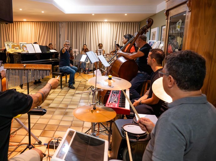 Ensaios de “Mulheres em Cena – Entre Flores e Delicadezas” revelam a força e o talento das artistas alagoanas