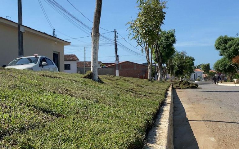 Prefeitura de Branquinha revitaliza canteiros na parte alta da cidade