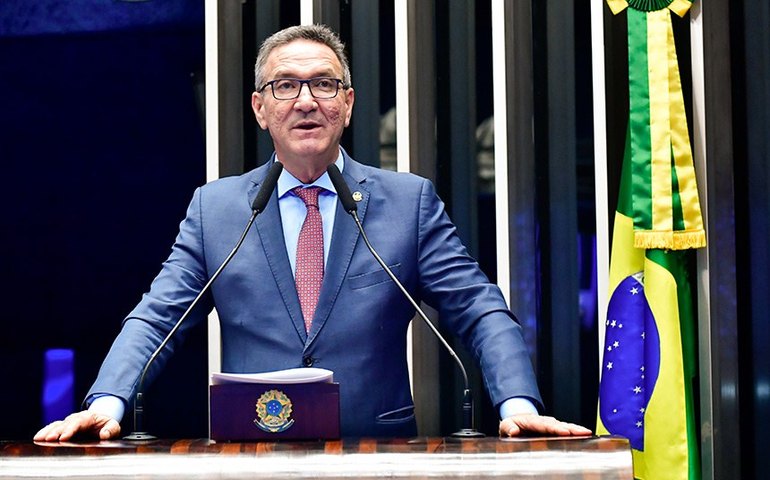 Lucas Barreto comemora licença para prospecção de petróleo