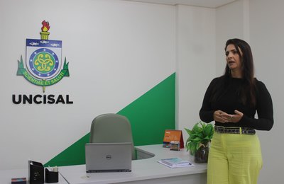 Professora da Uncisal assina capítulo em livro sobre Libras e surdez que disputa Prêmio Jabuti