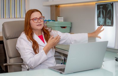Pneumonia: Especialista alerta para os cuidados, variedades e quando buscar ajuda médica