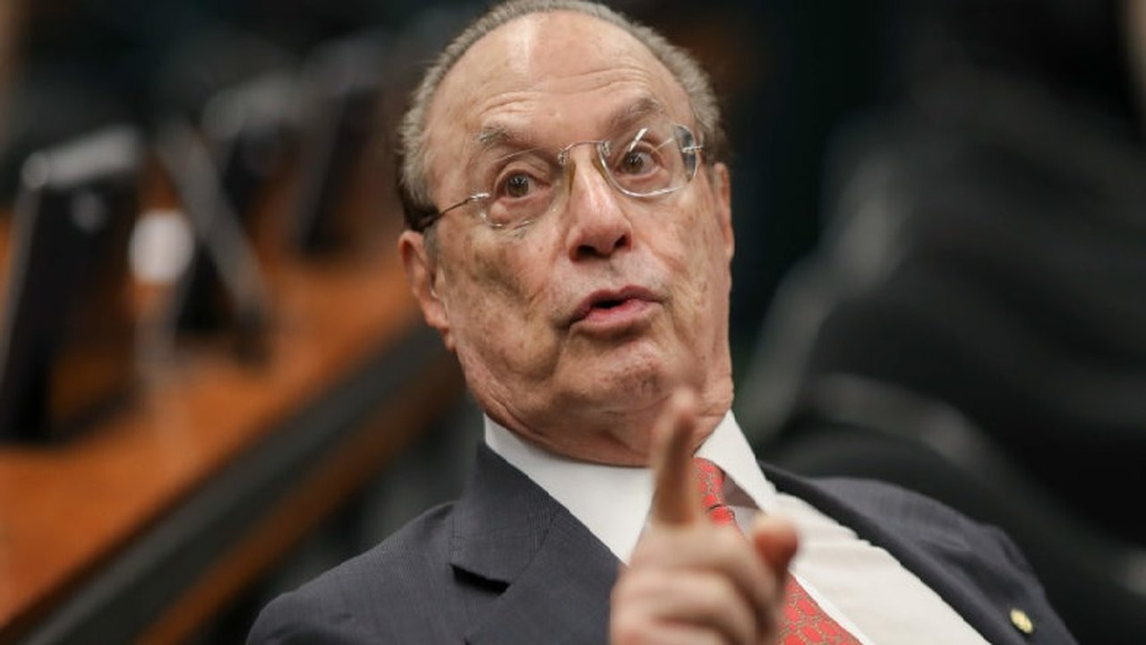Juíza valida acordo para recuperar US$ 44 mi desviados por Maluf