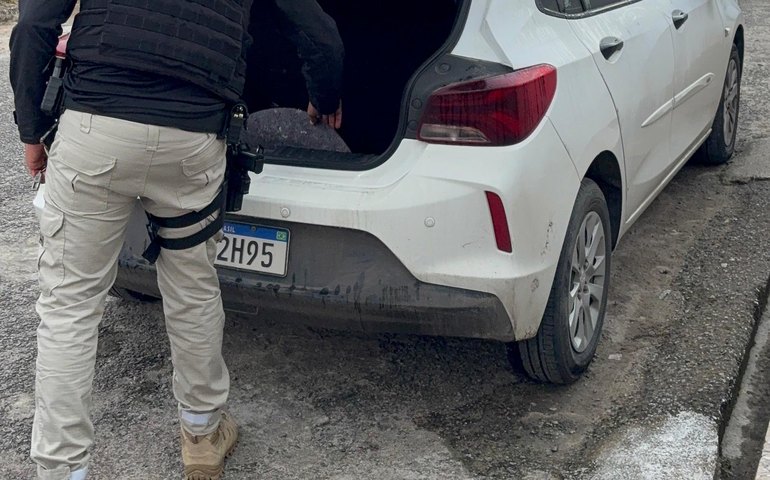 Polícia Civil desarticula quadrilha que usava documentos falsos para furtar e revender carros em quatro estados