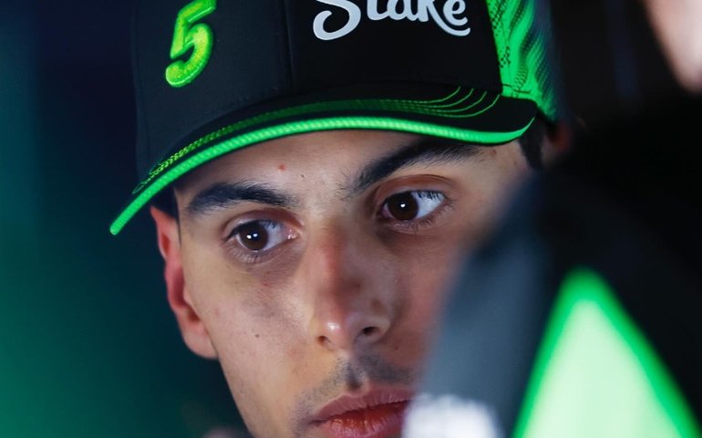 Bortoleto diz estar pronto para os desafios no GP de Singapura de F-1: 'Muros, calor e umidade'