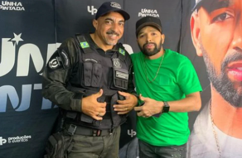 Após perder emprego por cantar, segurança é convidado para show do cantor Unha Pintada