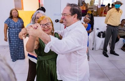 Prefeito Luciano comemora Dia das Mães na associação dos idosos