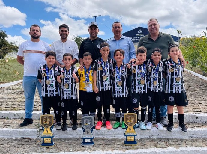 Secretário de Esporte recebe equipe campeã do ASA Sub 8 no Maceió Cup Fut7