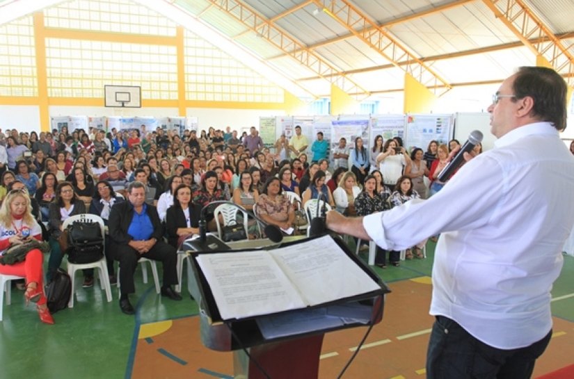 Educadores das redes municipais e estadual relatam avanços do 'Escola 10'