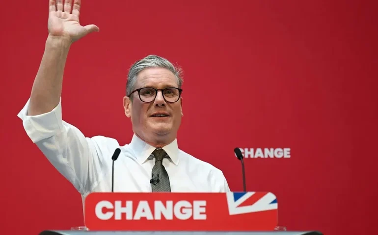 Starmer: Putin não pode achar que pode violar acordo com a Ucrânia