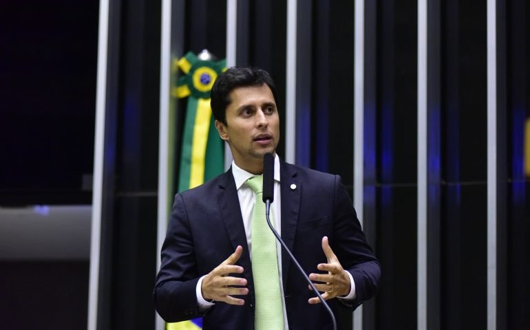 Comissão promove debate sobre a doença neuromuscular paralisia periódica