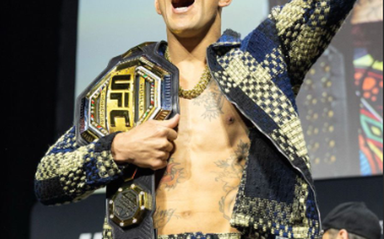 Poatan é colocado contra parede por Ankalaev e perde reinado nos meio-pesados no UFC