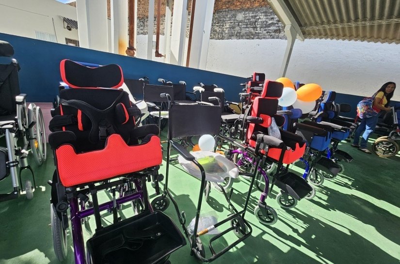 Prefeitura de Maceió disponibiliza cadeiras de rodas para atender público PCD