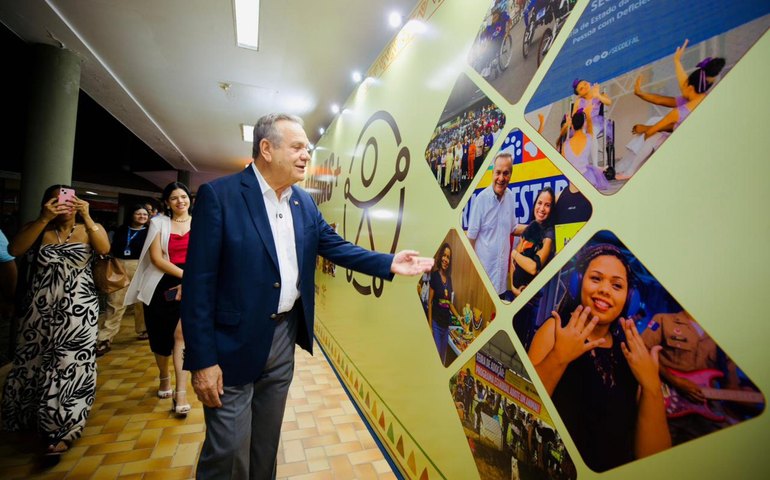 Vice-governador visita estande da Secdef e destaca importância da inclusão na 11ª Bienal do Livro