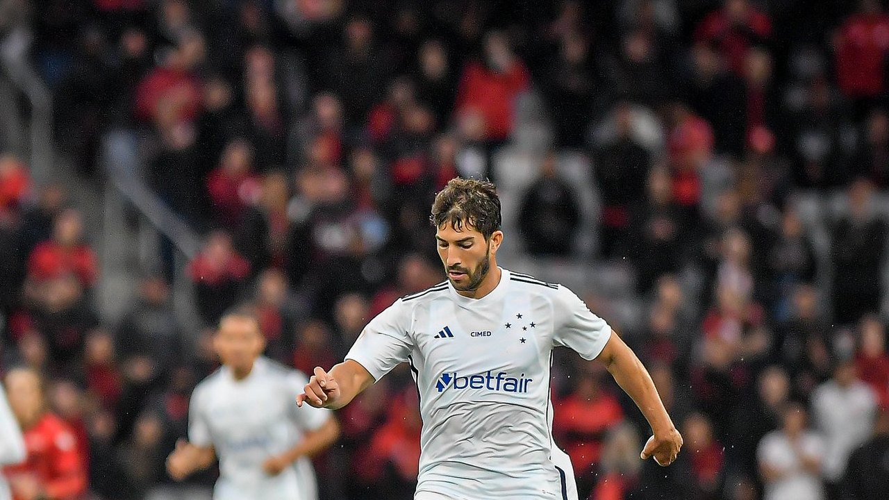 Cruzeiro confirma lesão no joelho de Lucas Silva sem necesidade de cirurgia e volta só em 2024