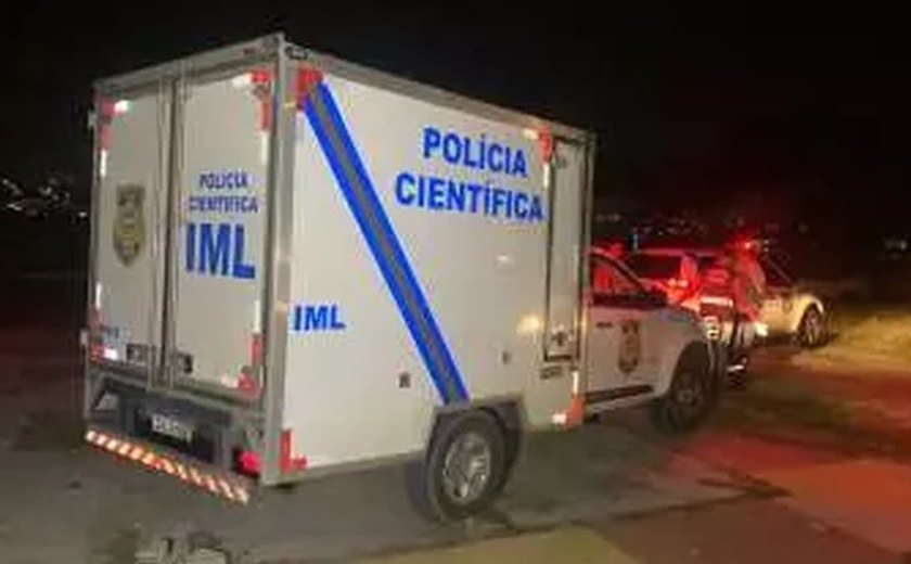 Homem é morto com 15 tiros na frente de casa na Cidade Universitária, em Maceió