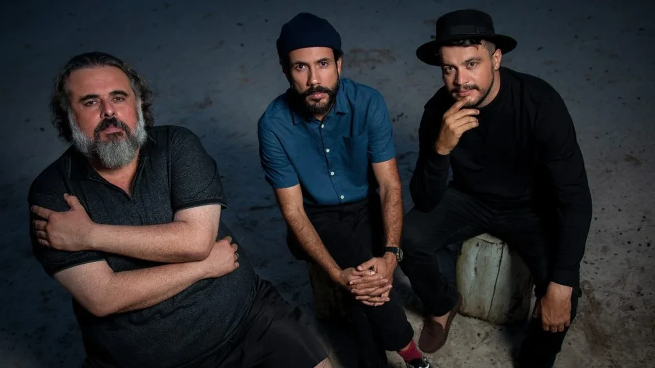 Teatro Hermeto Pascoal recebe a banda Gato Negro para apresentação com entrada solidária