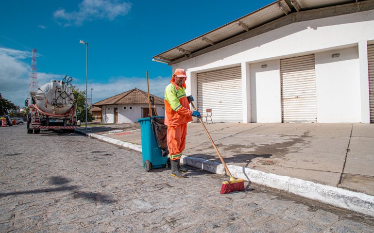 Mutirão de Limpeza leva serviços ao Centro Pesqueiro, Mercado e Feira do Jacintinho