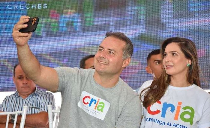 Renan Filho e Renata Pires durante lançamento do Cartão Cria Renan Filho e Renata Pires durante lançamento do Cartão Cria