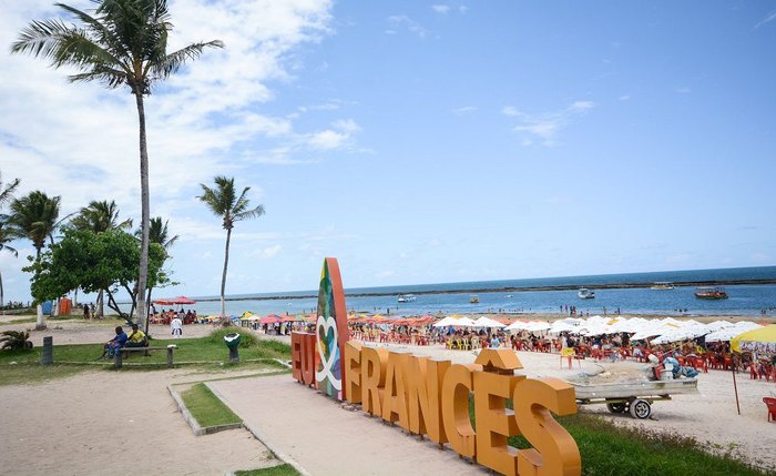 Regiões como a Praia do Francês, em Marechal Deodoro, ilustram esse movimento