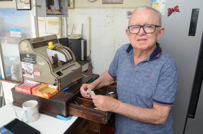Comerciantes tradicionais do bairro Jaraguá apostam no São João Massayó e estendem funcionamento