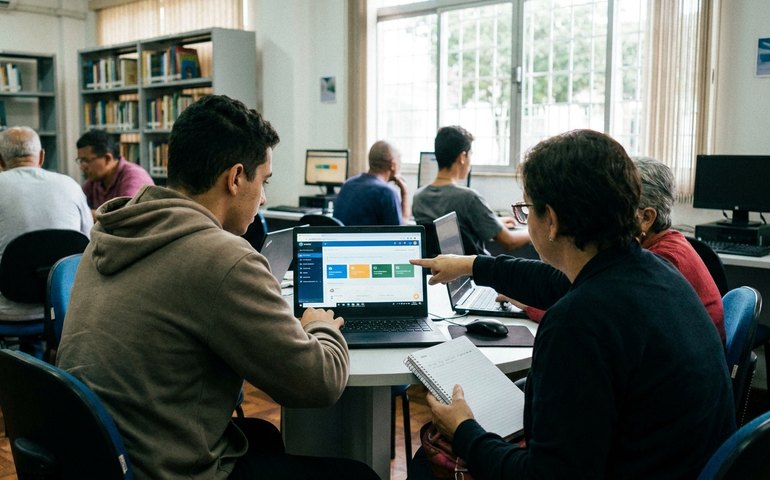 MEC Idiomas oferece cursos gratuitos de inglês e espanhol; saiba como acessar