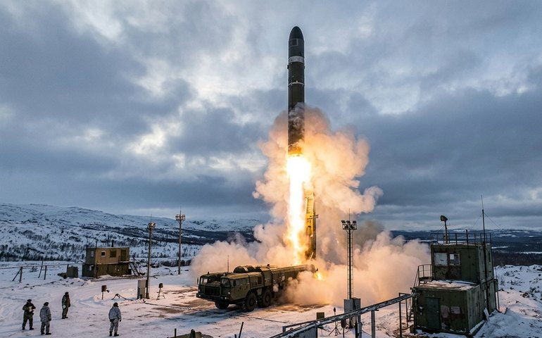 Rússia realiza teste final de míssil intercontinental Sarmat, com alcance superior a 35 mil km