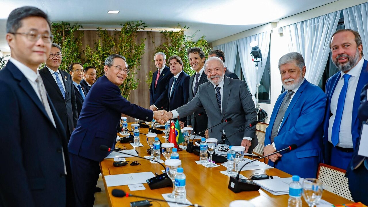 Brasil e China vão desenvolver satélite conjunto para ampliar monitoramento climático
