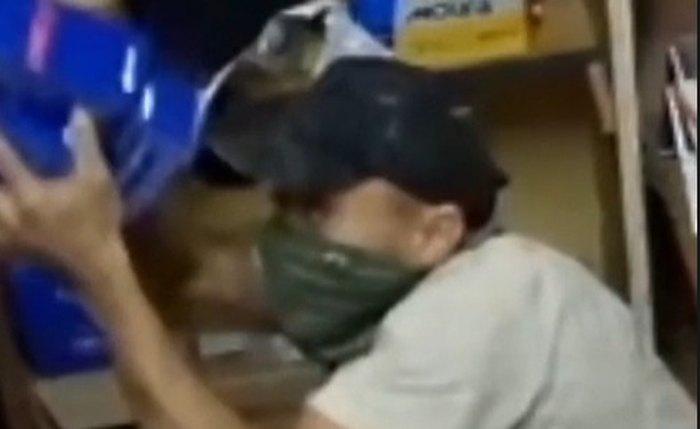 Polícia divulga imagens de suspeito de furto em supermercado de Maceió Polícia divulga imagens de suspeito de furto em supermercado de Maceió