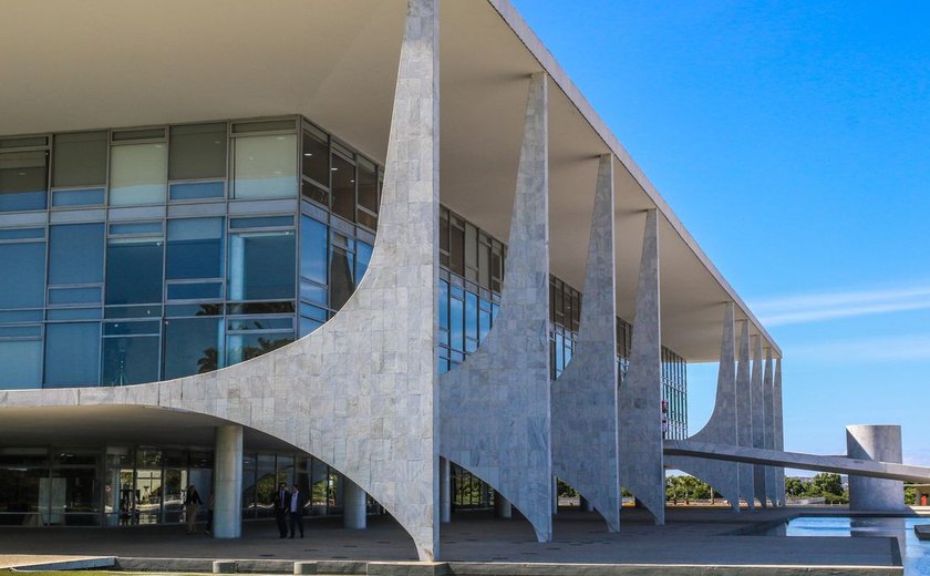 Homem tenta subir rampa do Palácio do Planalto duas vezes na madrugada