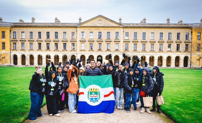 JHC e Marina Candia acompanham alunos à cidade histórica de Oxford