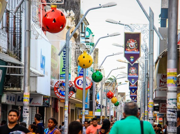 Prefeitura de Maceió instala iluminação especial de Natal