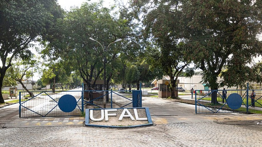 Ufal inicia reparos emergenciais em prédios afetados pelas chuvas