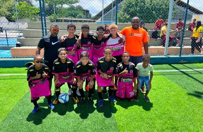 Projeto "Meninos Bom de Bola" transforma a vida de crianças por meio do esporte e da educação no bairro do Prado